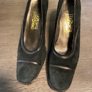 FERRAGAMO BLACK SUEDE BLOCK HEELS 10